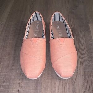 Pink/salmon Toms